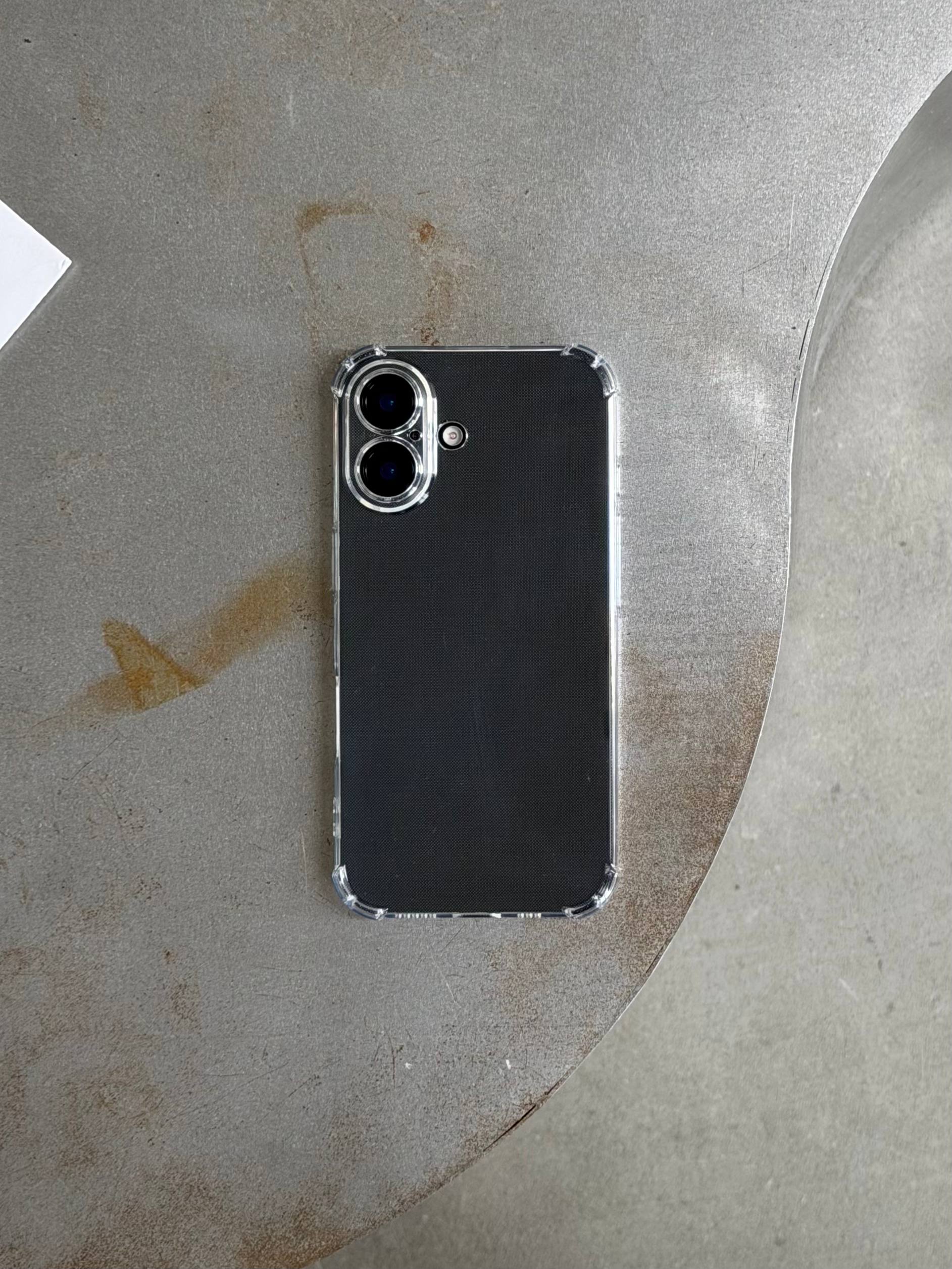 Чохол прозорий силіконовий з посиленими кутами закрита камера на iPhone 16