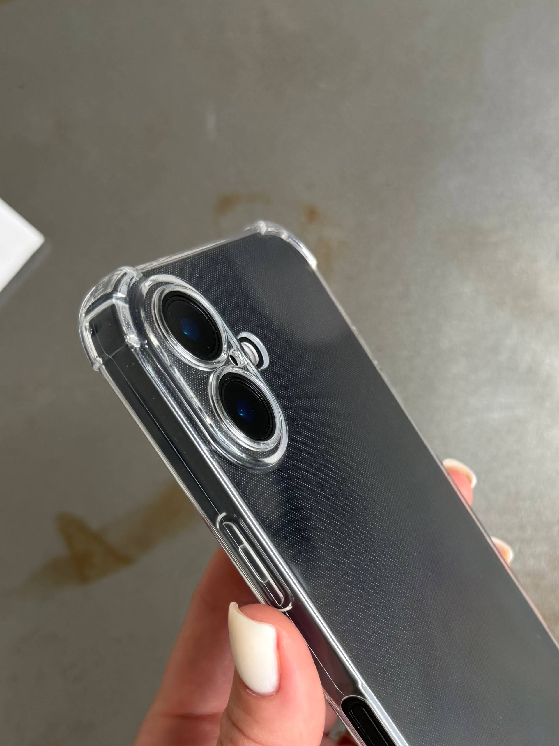 Чохол прозорий силіконовий з посиленими кутами закрита камера на iPhone 17