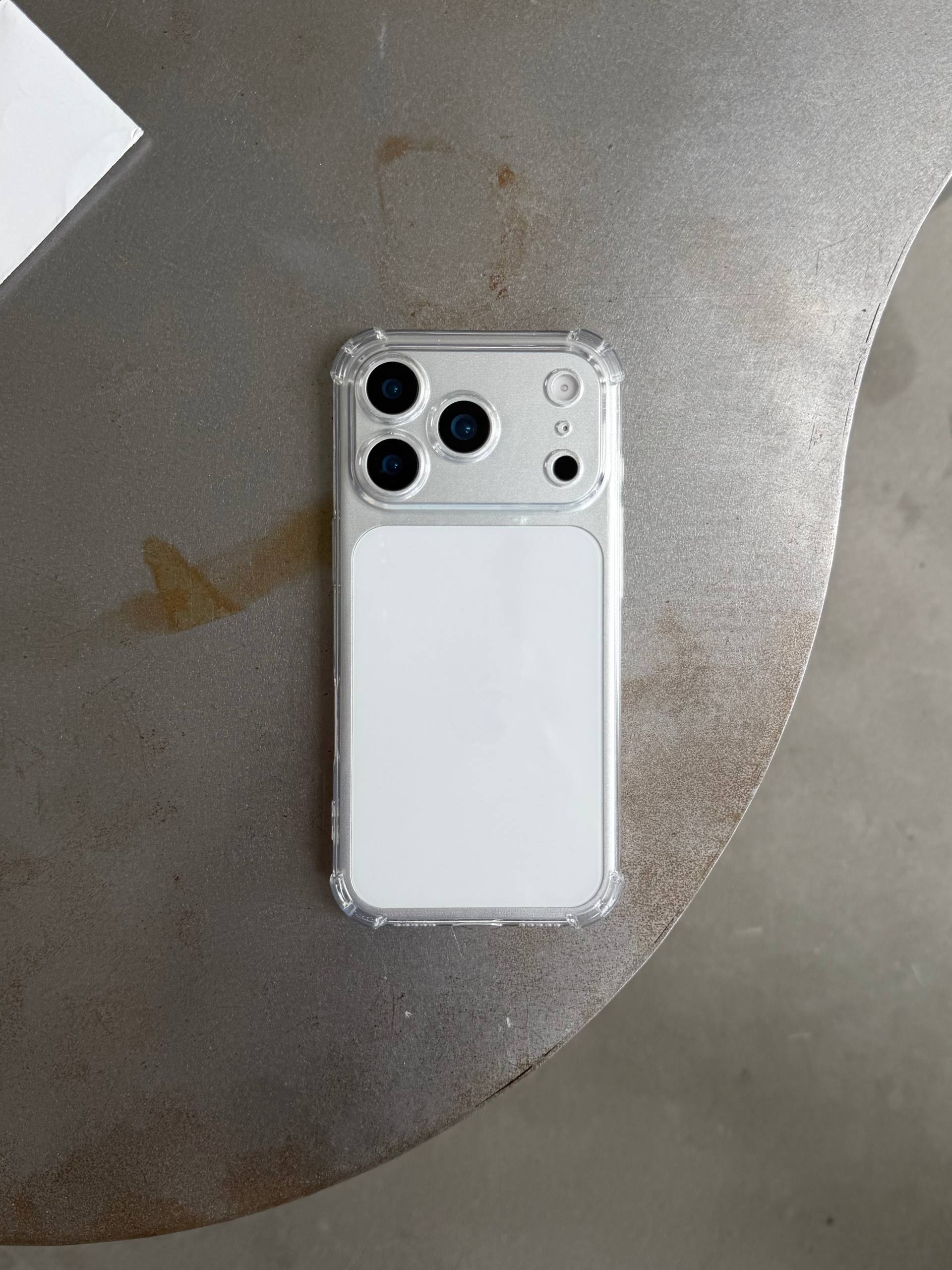 Чохол прозорий силіконовий з посиленими кутами закрита камера на iPhone 17 Pro