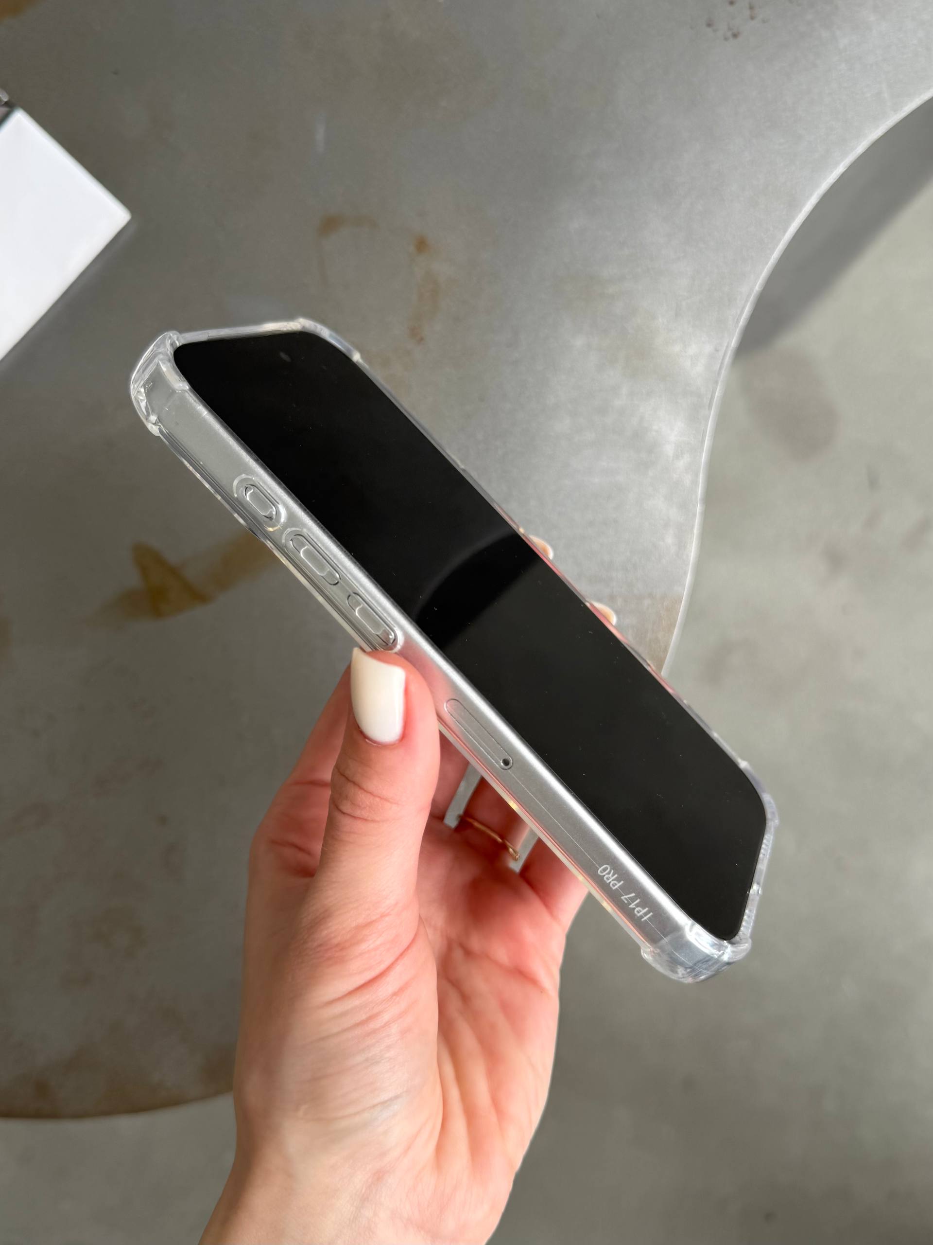 Чохол прозорий силіконовий з посиленими кутами закрита камера на iPhone 17 Pro