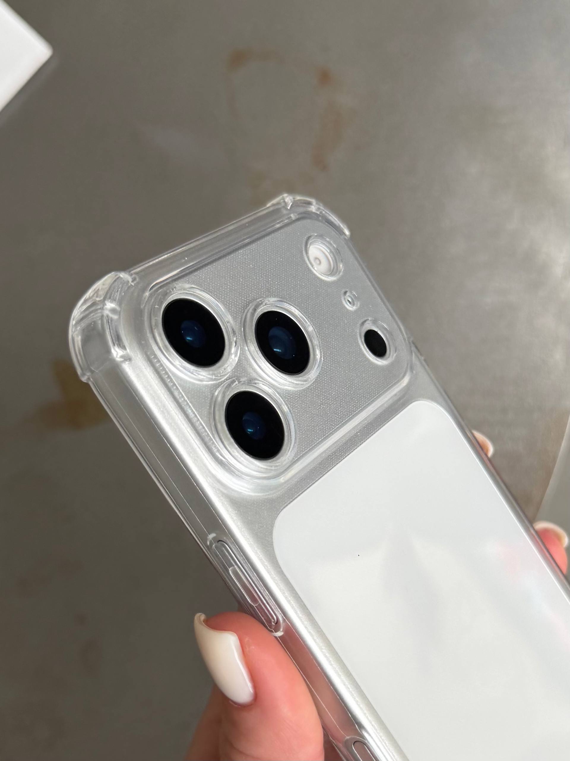 Чохол прозорий силіконовий з посиленими кутами закрита камера на iPhone 17 Pro