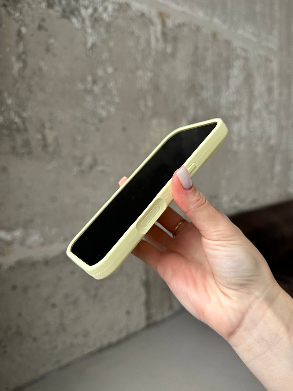 Чохол Silicone case із закритою камерою на iPhone 17 Cream Yellow #61