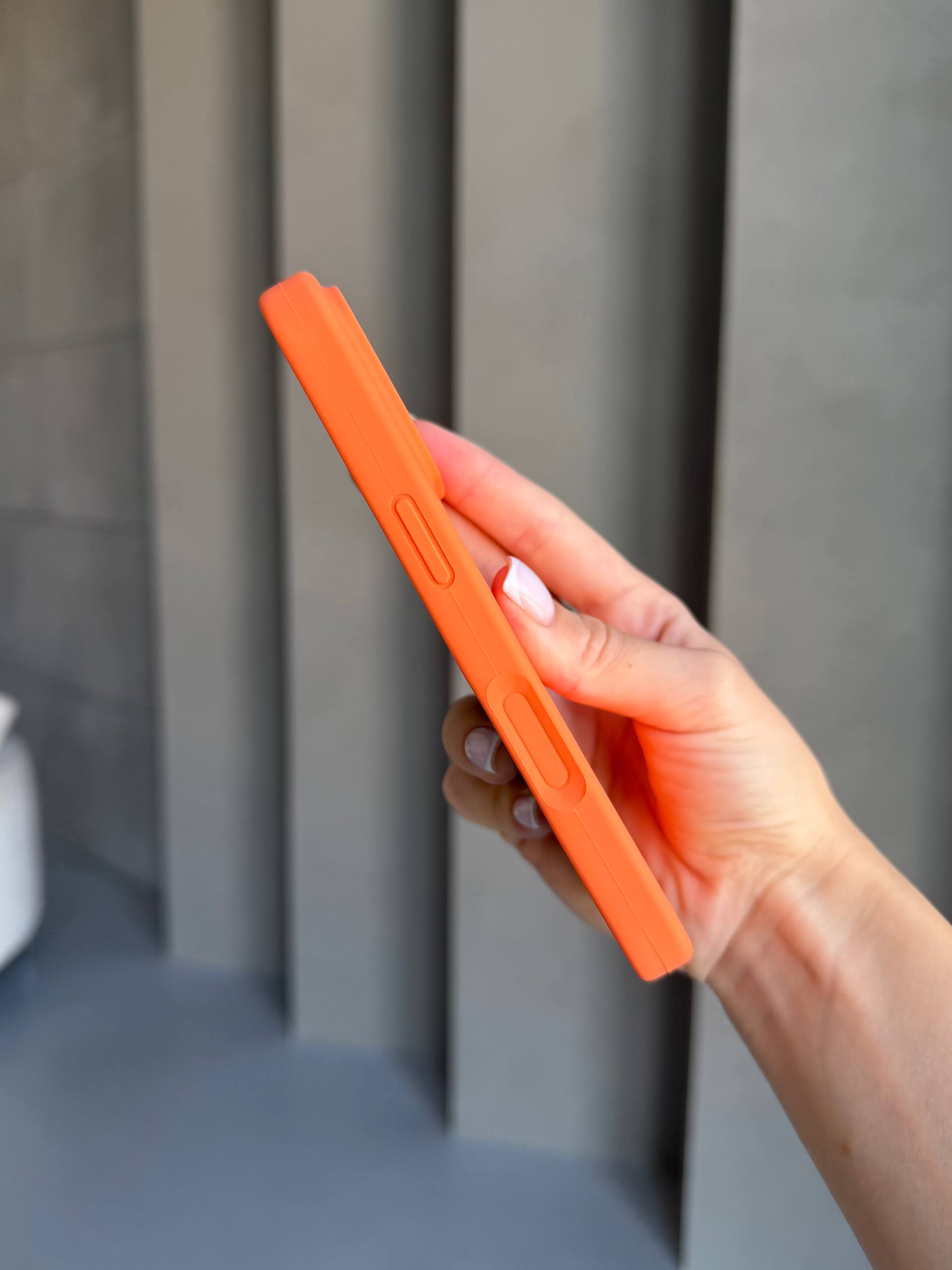 Чехол Silicone case с закрытой камерой на iPhone 17 Pro Kumquat #52