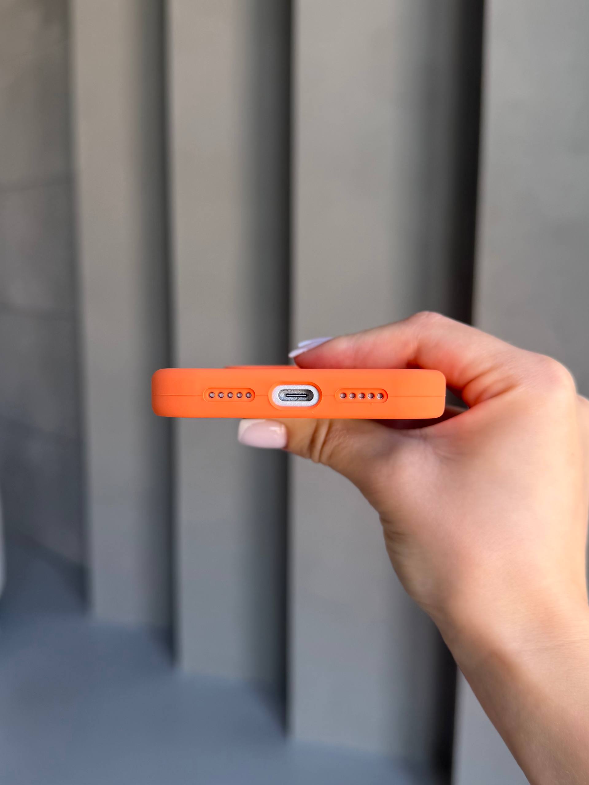 Чехол Silicone case с закрытой камерой на iPhone 17 Pro Kumquat #52