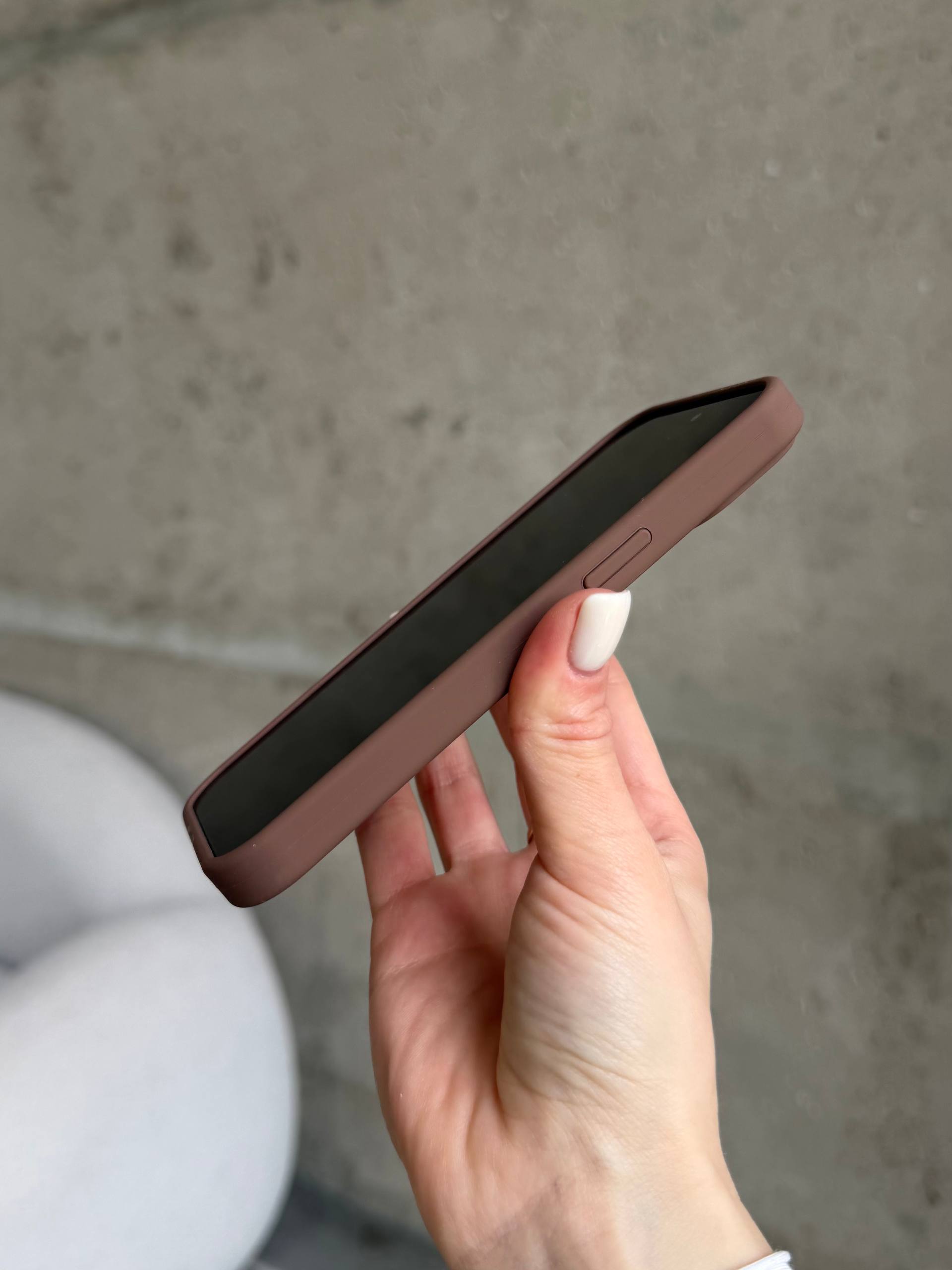 Чехол Silicone case с закрытой камерой на iPhone 14+ Chocolate #63