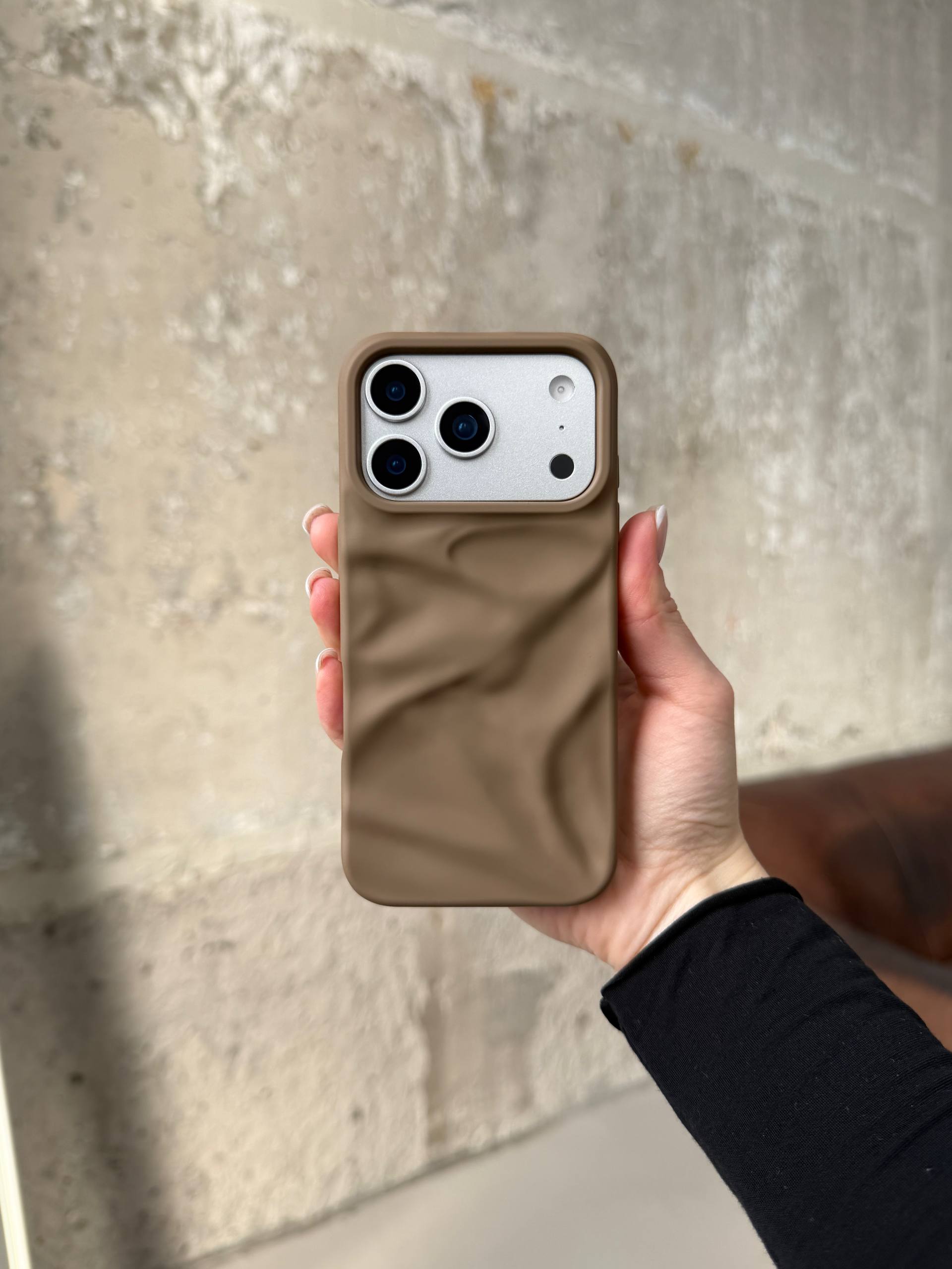 Чехол матовый волнистый Wave Case для iPhone 17 Pro Milk Chocolate (05)