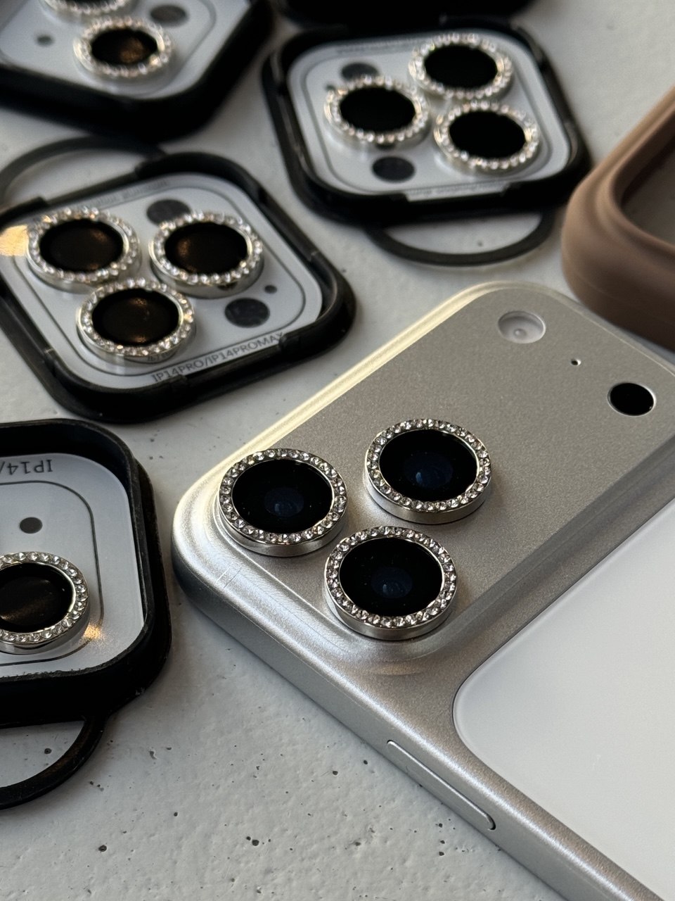 Захисні лінзи з камінчиками на iPhone 17 Air