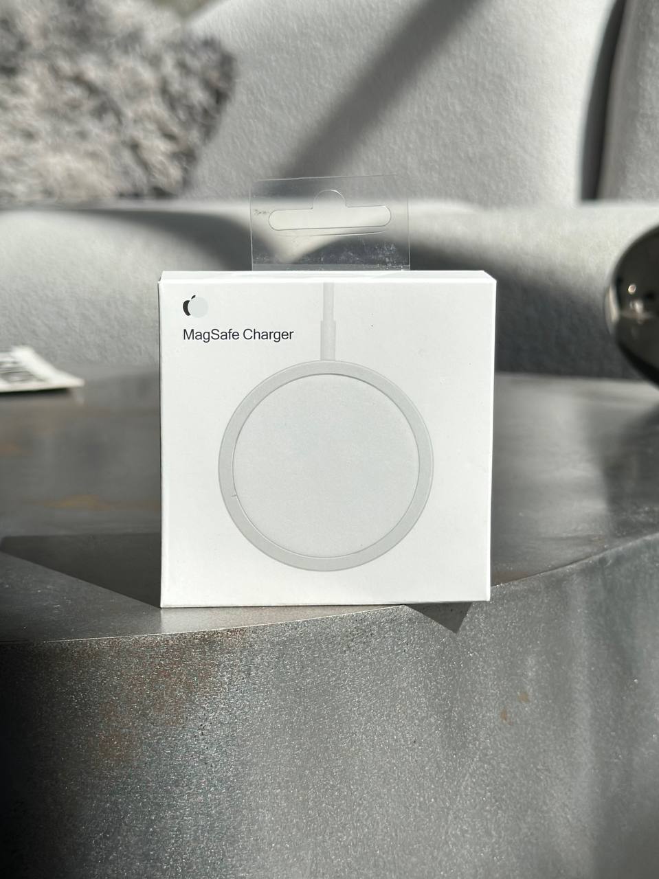 Безпровідний зарядний пристрій MagSafe USB-C з Яблучком